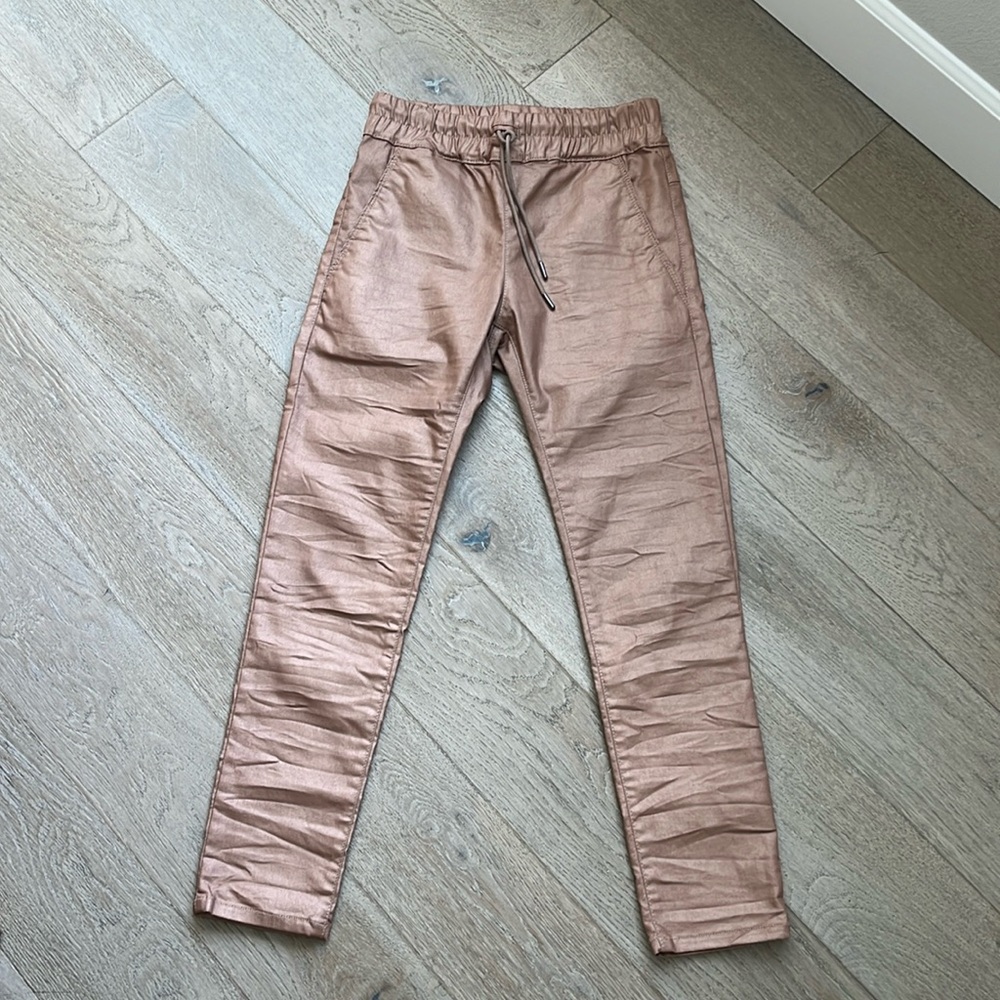 EUC Bevy Flog 'Shely' in Rose Gold (Women's 25)